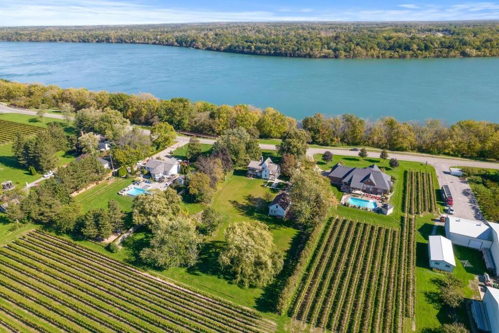 Вилла Waterfront Niagara-On-The-Lake Farmhouse On A Vineyard Экстерьер фото